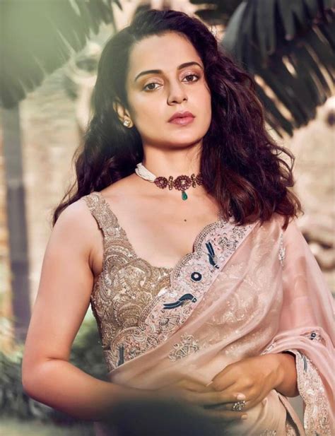 Kangana Ranaut looked beautiful in a light pink Anamika Khanna saree!