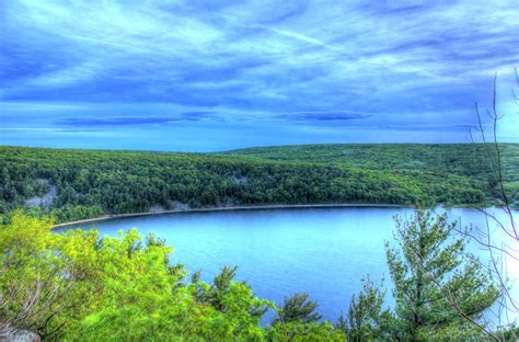 Lake in the late afternoon at Devil's Lake State Park, Wisconsin image ...