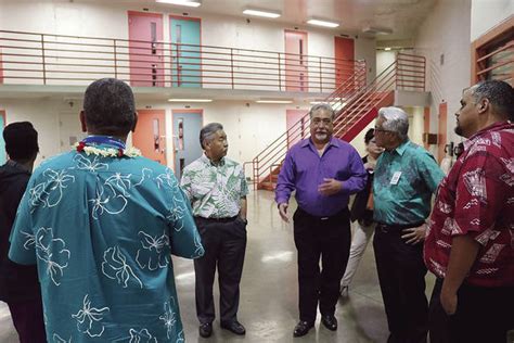 Officials tour Maui jail | Honolulu Star-Advertiser