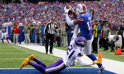 Buffalo Bills’ Gabe Davis taps toes for touchdown vs. Vikings