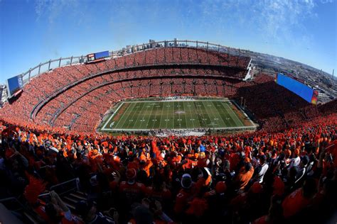 Did the Entire Denver Broncos Team Choose To Stand for the National Anthem? | Snopes.com