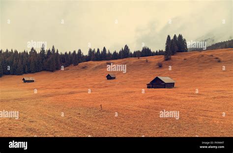 Old barn landscape hi-res stock photography and images - Alamy