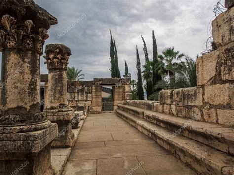 Ruins of synagogue in Capernaum, Israel — Stock Photo © alefbet #104020972