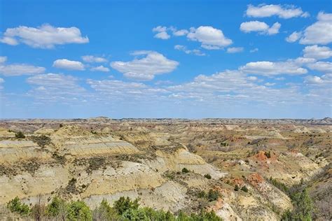 Badlands Overlook 🌞 Drive to Badlands Overlook in Theodore Roosevelt ...