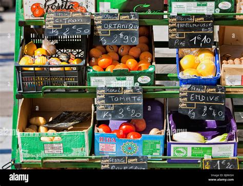 Market stall signs hi-res stock photography and images - Alamy