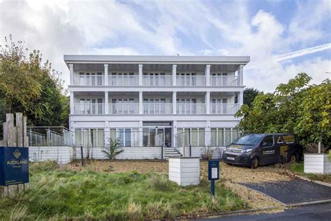 Isle of Wight hotel returns to the market for £900k