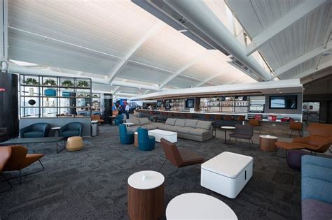 United Airlines’ biggest club lounge opens today at Newark airport ...