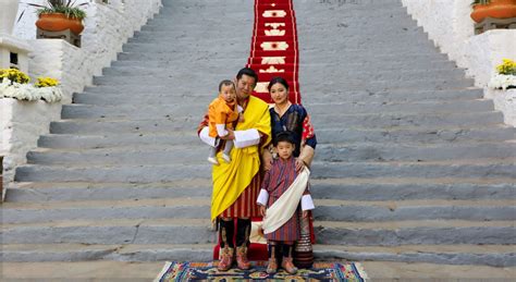 King and Queen of Bhutan unveil new family photo – Royal Central