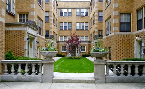 Oak Park Apartments - Vintage Craftsmanship - Oak Park Apartments Near Chicago