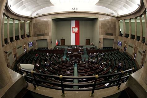 Polish opposition parties could get combined majority in Oct. 15 vote ...