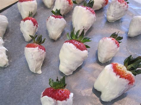 White Chocolate Dipped Strawberries | Bebe Love Okazu