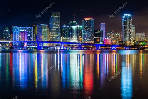 Edificios Miami De Noche / 5bus0hevx7mgzm - El edificio tiene 130 ...