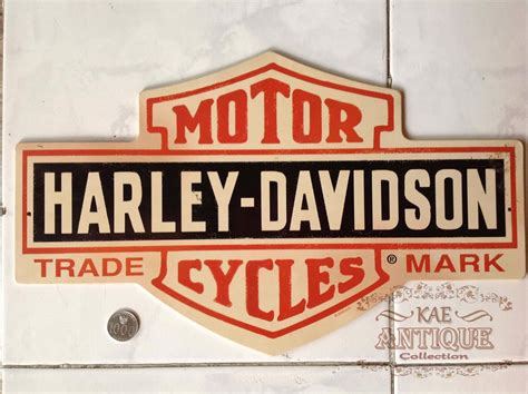 Kae Antique Collection: Vintage Harley-Davidson® Bar and Shield Metal Sign