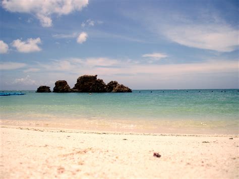 Okinawa Travel Guide: Okinawa Beach Review: Araha Beach