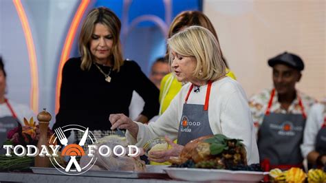 Martha Stewart, Bobby Flay share tips for perfect turkey, stuffing - YouTube