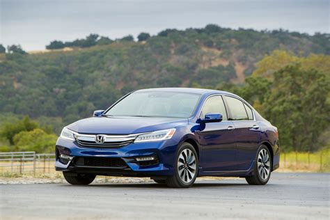 2017 Honda Accord Hybrid Touring Review: Hard to Believe It’s a Hybrid - NerdWallet