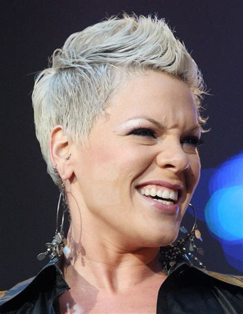 Frisuren Von Pink - Frisurentrends | Pink singer, Pink haircut, Pink ...