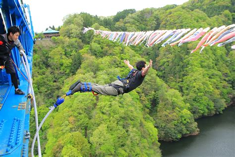 How to Biohack Fear With Bungy Jumping | by Phil Luza | Adventure ...