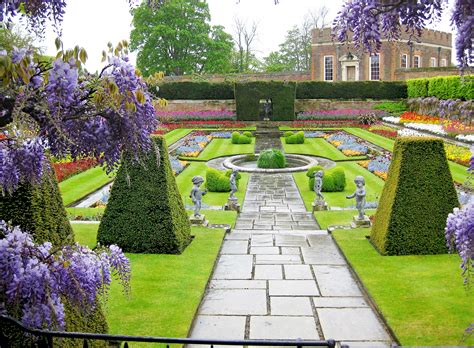 The Gardens at Hampton Court Palace – Before the Mayflower