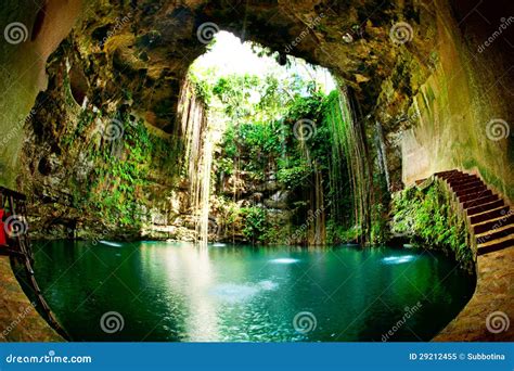 Ik-Kil Cenote stock image. Image of jungle, mysterious - 29212455