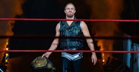 Stephen Amell Teases Returning to Pro Wrestling Ahead of Heels Season 2