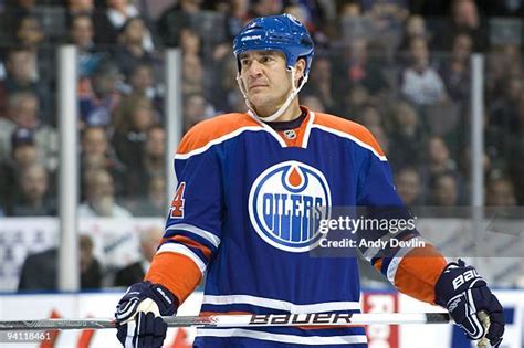 Steve Staios Oilers Photos and Premium High Res Pictures - Getty Images