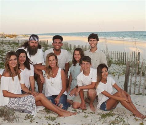 ♥Willie Robertson family at the beach 2016 | Sadie robertson, Robertson family, Willie robertson