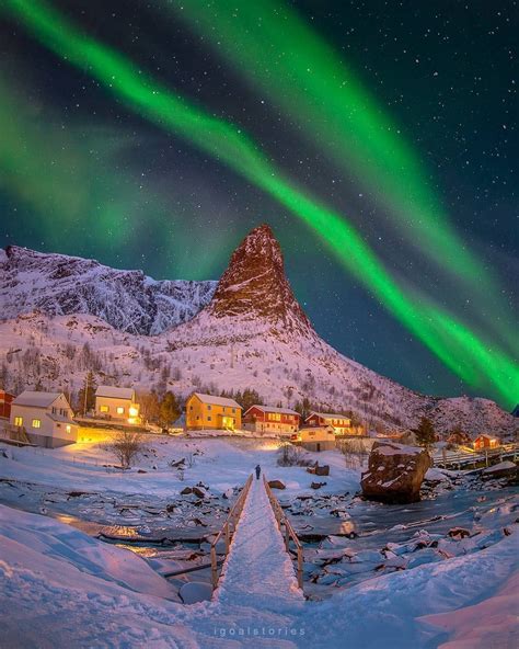 Breathtaking Aurora Borealis above a fishing village in Lofoten Islands, Norway 🇧🇻 Tag a friend ...