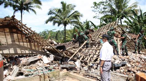 Menko PMK: Pemerintah Fokus Tangani Korban Gempa di Jawa Timur