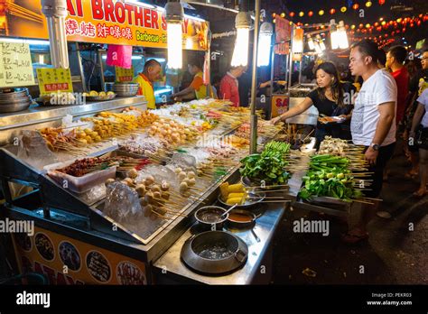 Jalan Alor street night market, Kuala Lumpur, Malaysia Stock Photo - Alamy