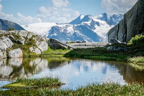 5 Best Hikes in Glacier National Park, British Columbia