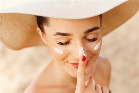 Sunscreen: When, Why, and How to Use it in Your Skincare Routine ...