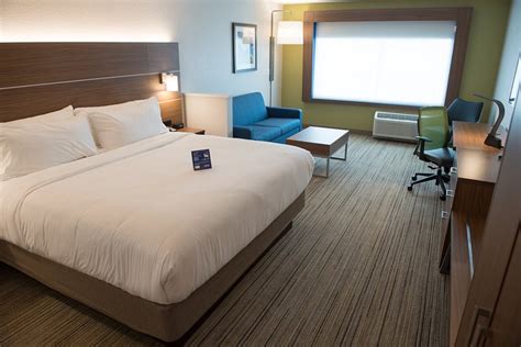 HOLIDAY INN EXPRESS & SUITES MERRILLVILLE, AN IHG HOTEL $112 ($̶1̶1̶9̶ ...