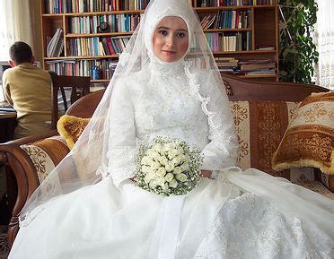 Modern Muslim Wedding Dresses Design With Veil