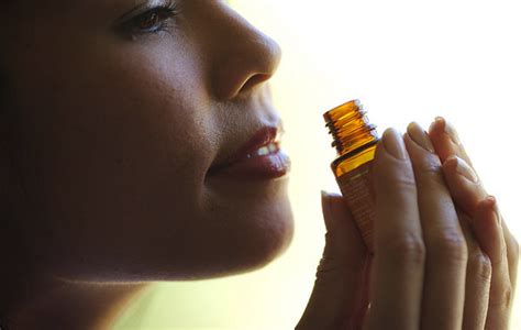 6 Ways to Use Essential Oils for Inhalation Therapy - Ellessco