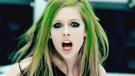 Smile {Music Video} - Avril Lavigne Photo (38793030) - Fanpop