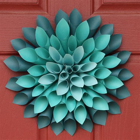 Paper Dahlia Flower Wreath I'd like to do this this with foam sheets. | Paper/page book WREATHS ...