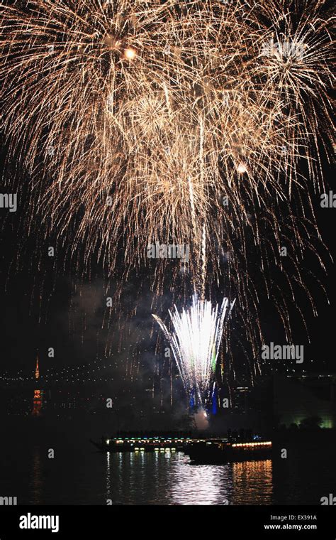 Tokyo bay fireworks hi-res stock photography and images - Alamy