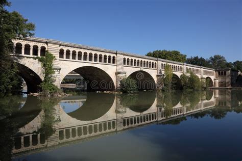 Canal Du Midi Aqueduct, Beziers Stock Photo - Image of water, bridge ...