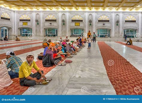 Gurdwara Comunidad Cocina Langar Hall De Sri Bangla Sahib Gurudwara ...