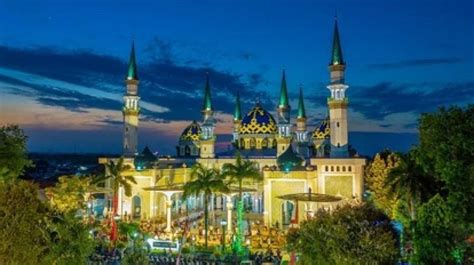 Bak Negeri 1001 Malam, Menilik Keindahan Masjid Agung Tuban di Jawa Timur