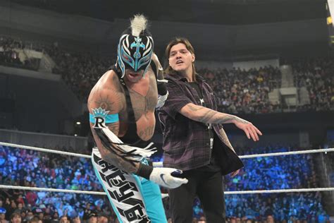 Rey Mysterio on WWE Hall of Fame and the story behind his masks - Los Angeles Times