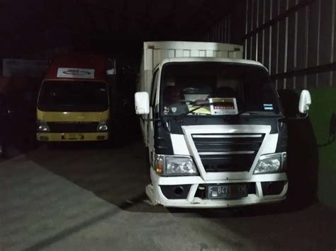 Dijual 3 kendaraan truk engkel isuzu dengan harga Rp 45.650.000 - Rp 70.000.000