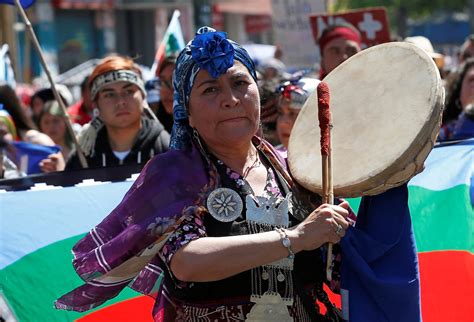 Chile reserva escaños para representantes indígenas antes de reescribir la Constitución ...