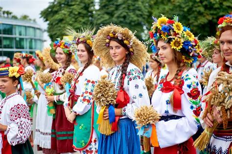 Parade of Ukrainian beauty, culture and tradition - Vyshyvanky Parade ...