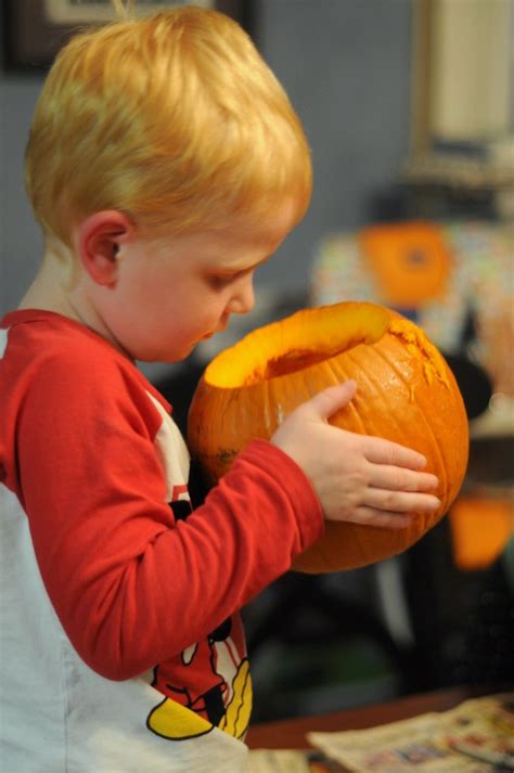 Wordless Wednesday: Pumpkin Carving - bebehblog