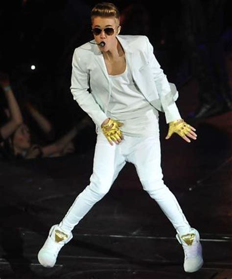 justin bieber i wish he still wore outfits like this during concerts now he just wears a white ...