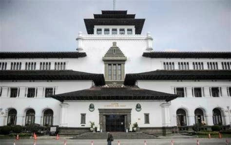 Kisah Bangunan Bersejarah Indonesia Bag 1, Borobudur Tempat Pelarian, Gedung Sate Ditunggu Sosok ...