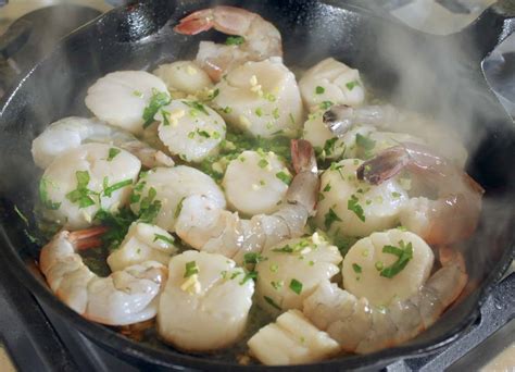 Seafood Pasta with Shrimp and Scallops (and Garlic!) - Christina's Cucina