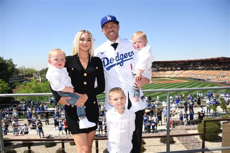 Freddie Freeman Had Full Dodger Stadium Suite Of Family & Friends For ...